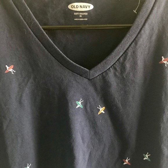 Old Navy Men’s T-shirt NWOT - Picture 2 of 3
